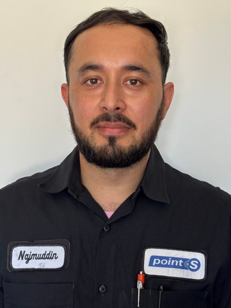 Najmuddin, technicien chez Garage Flash
